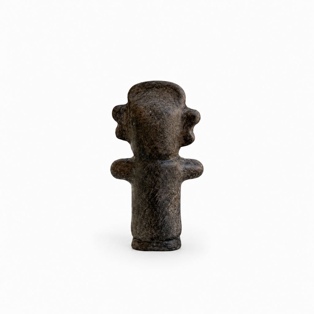 Figura Ancestral – Braços Cruzados