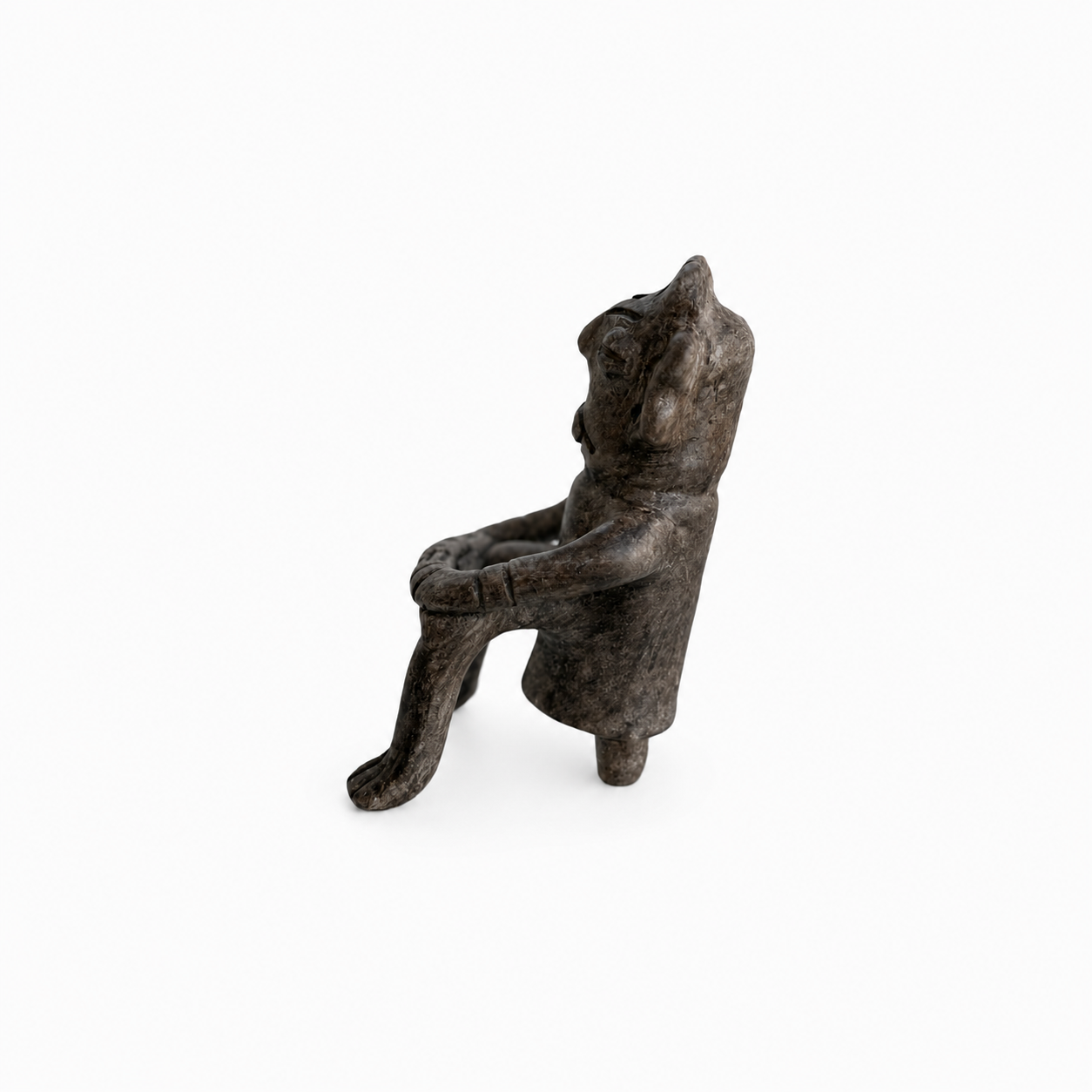 Figura Ancestral – Braços Cruzados